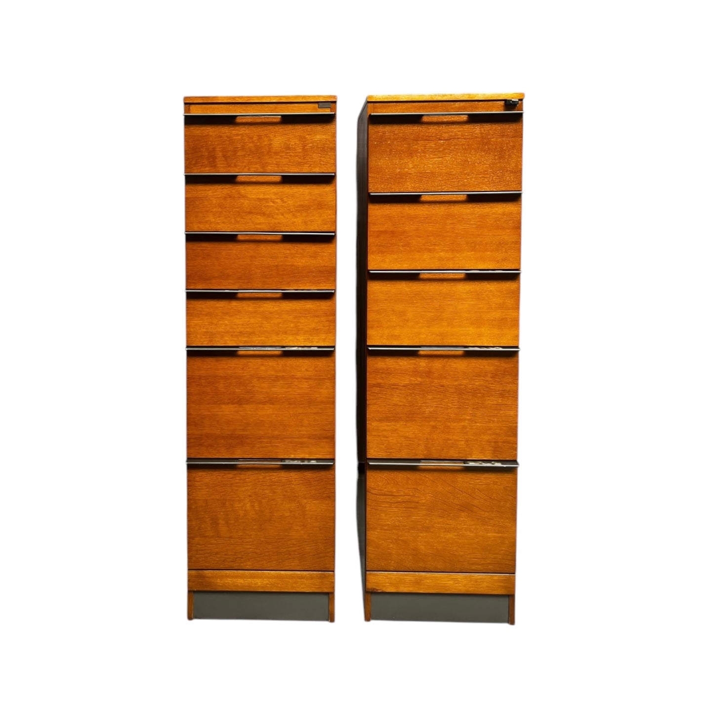 Zwei vintage Schränke