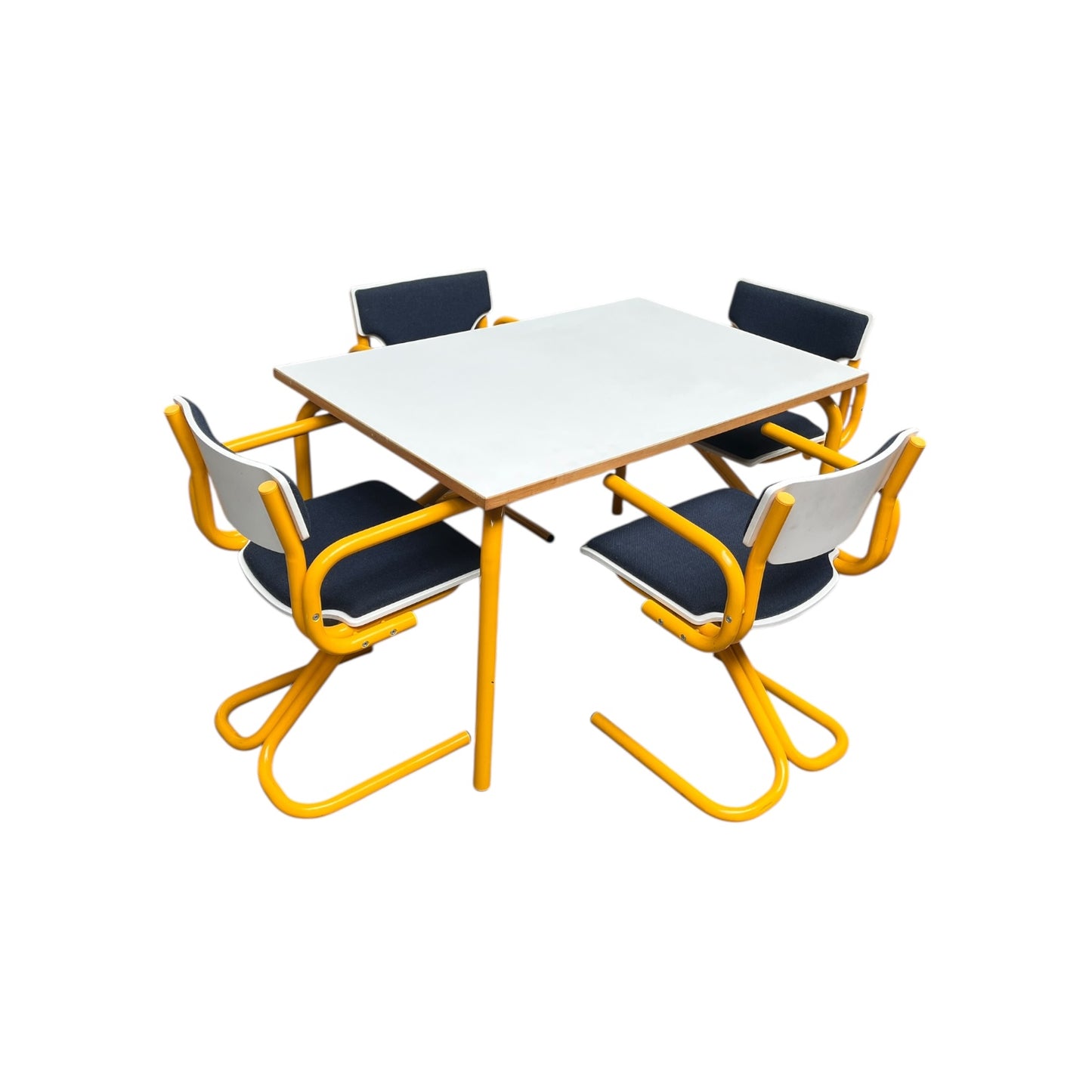 Set aus 4 Stühlen und Tisch