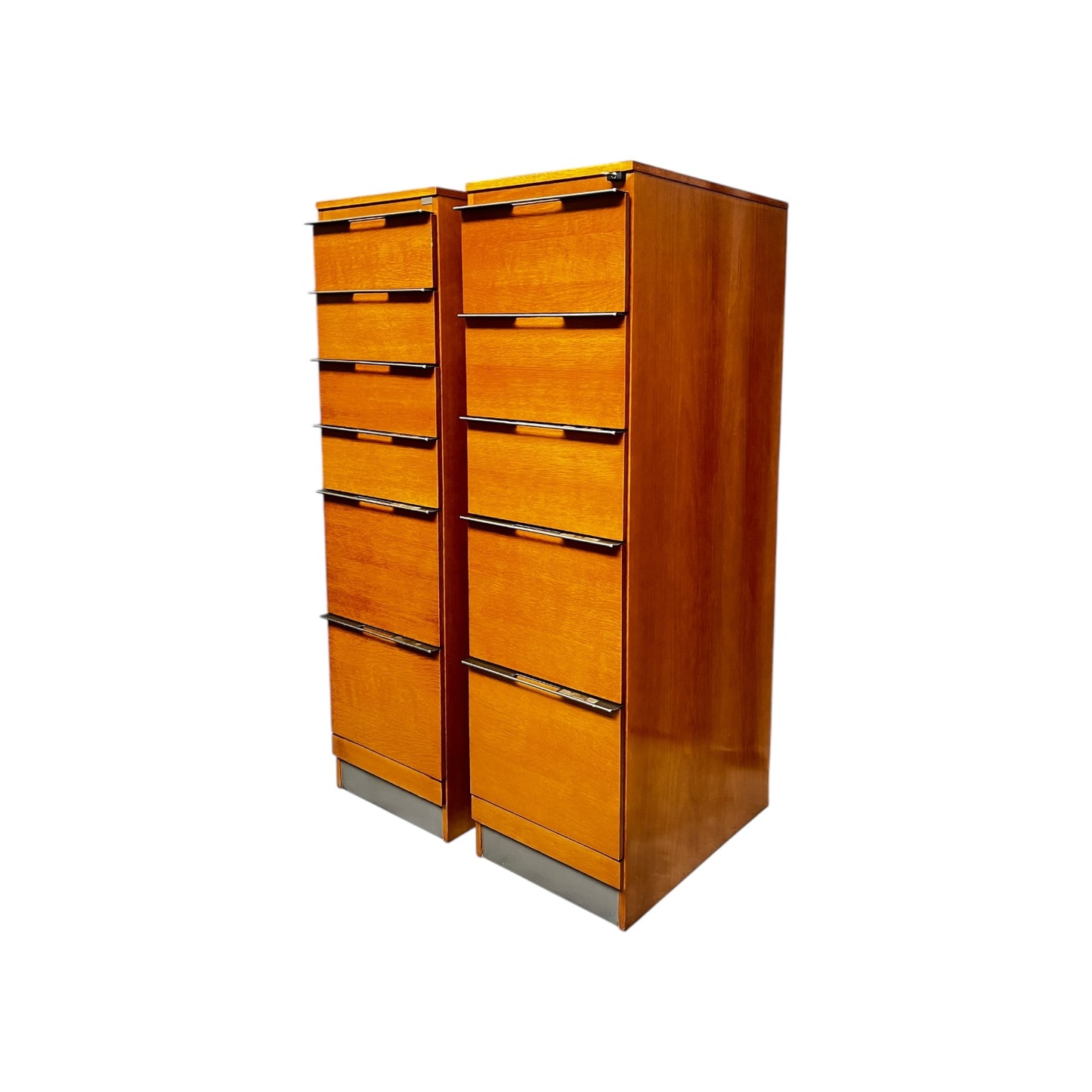 Zwei vintage Schränke