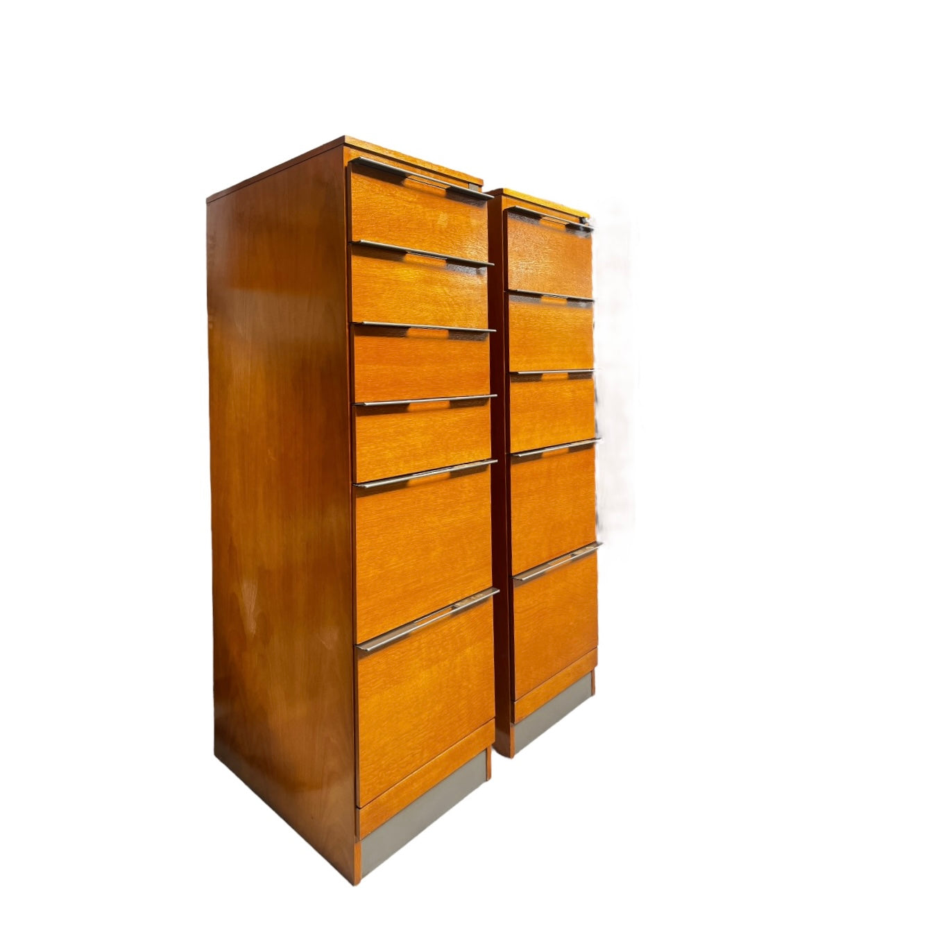 Zwei vintage Schränke