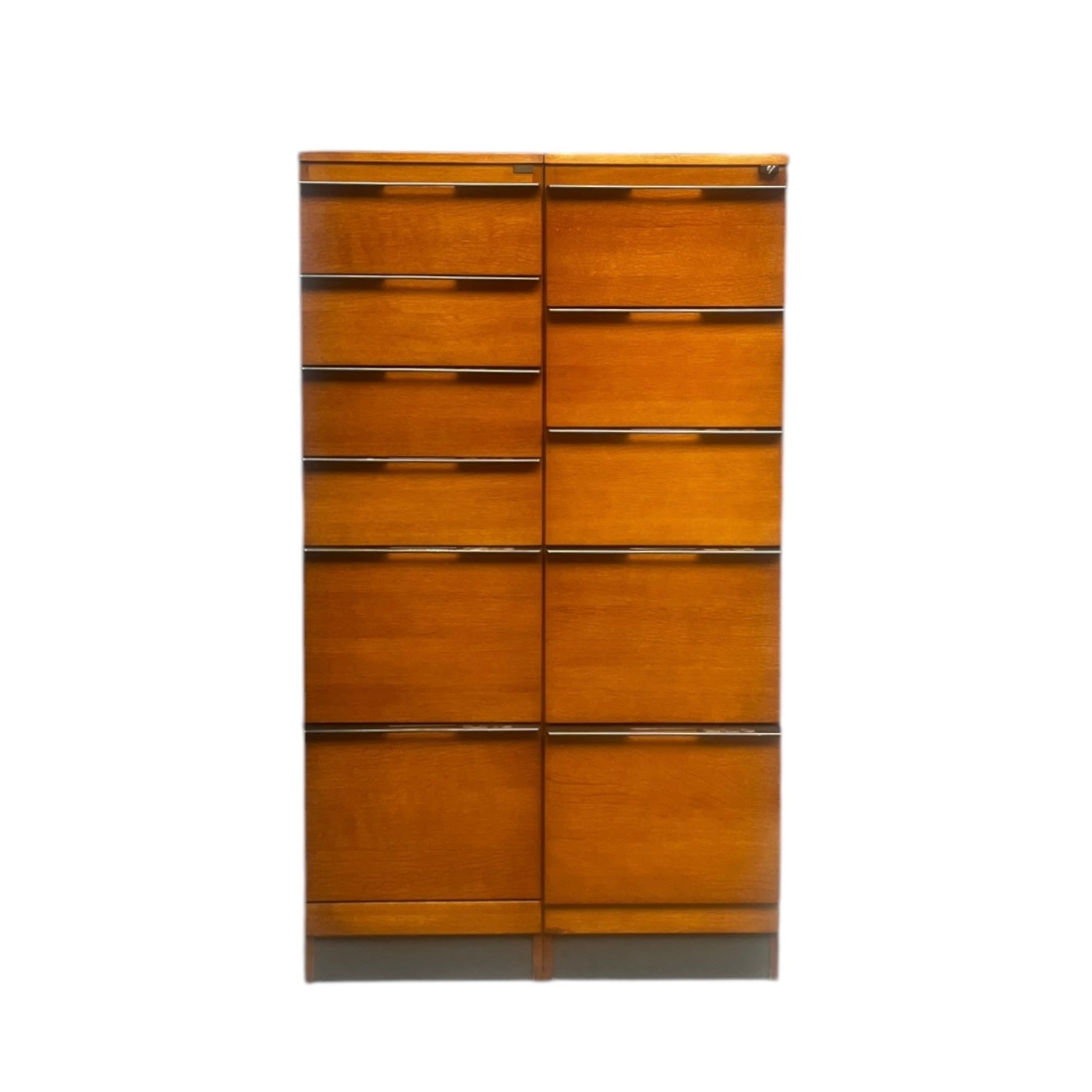 Zwei vintage Schränke