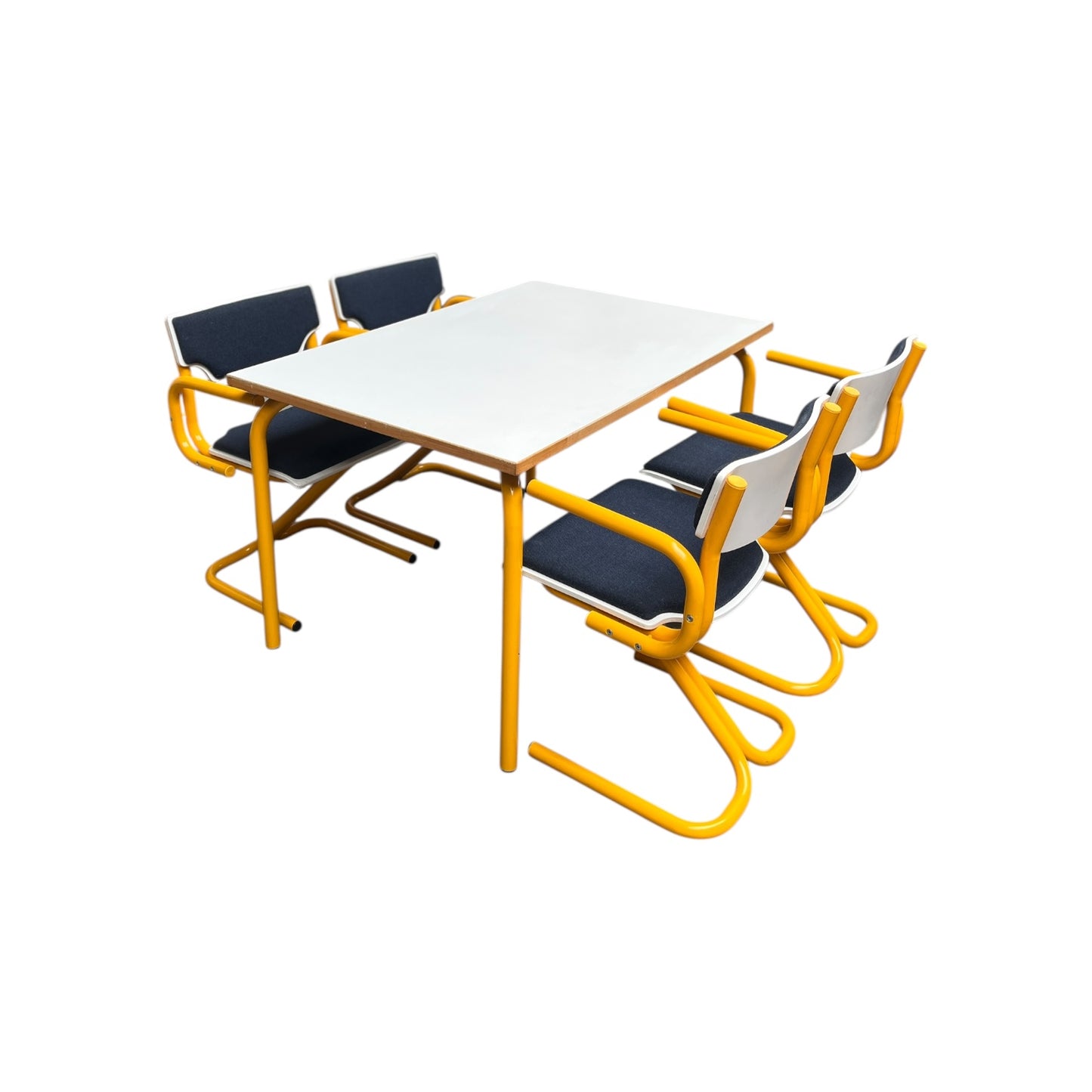 Set aus 4 Stühlen und Tisch