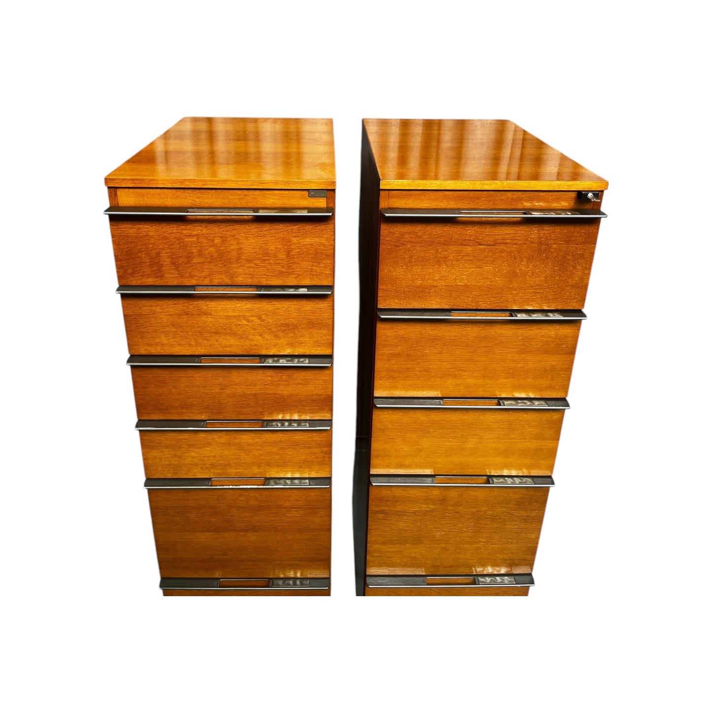 Zwei vintage Schränke