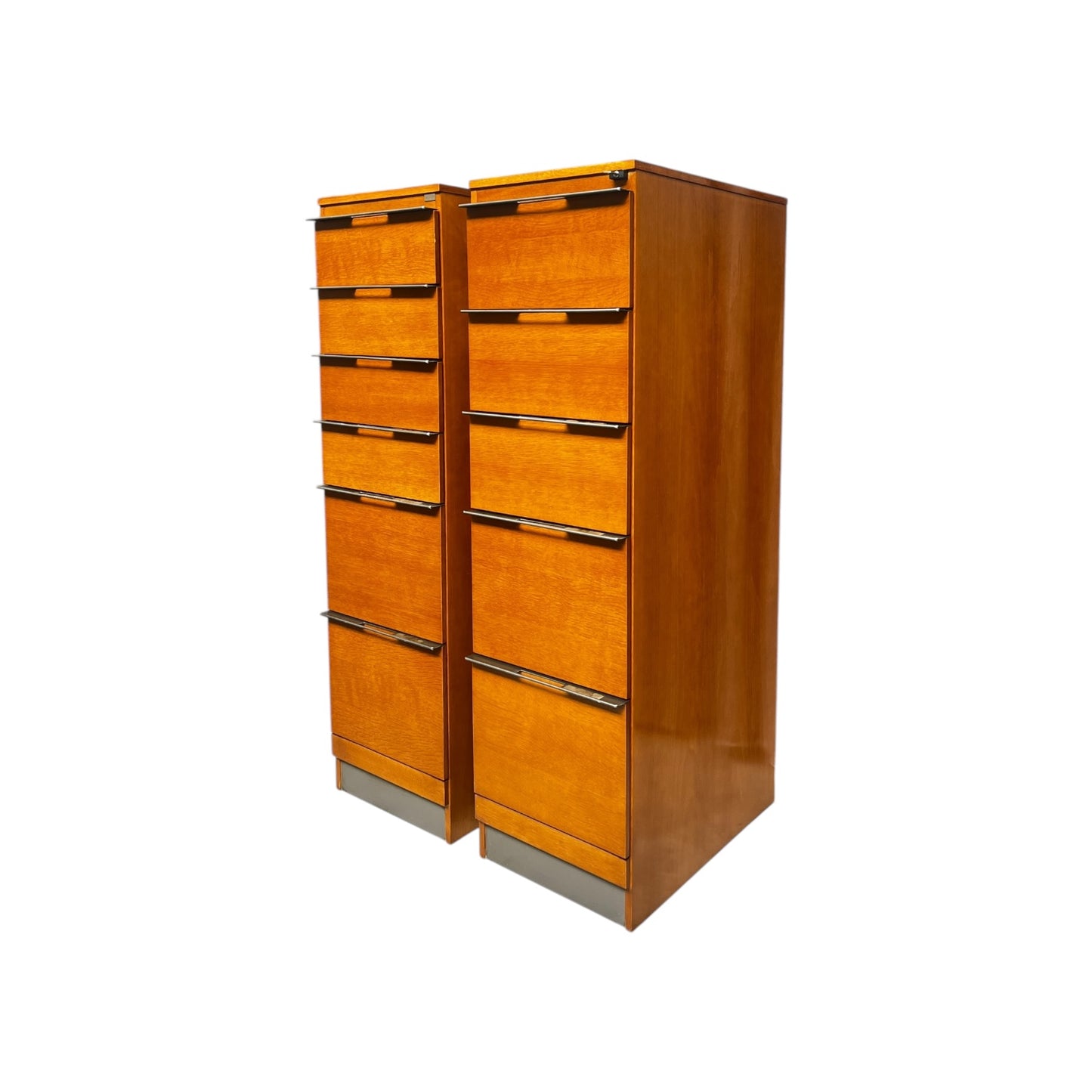Zwei vintage Schränke