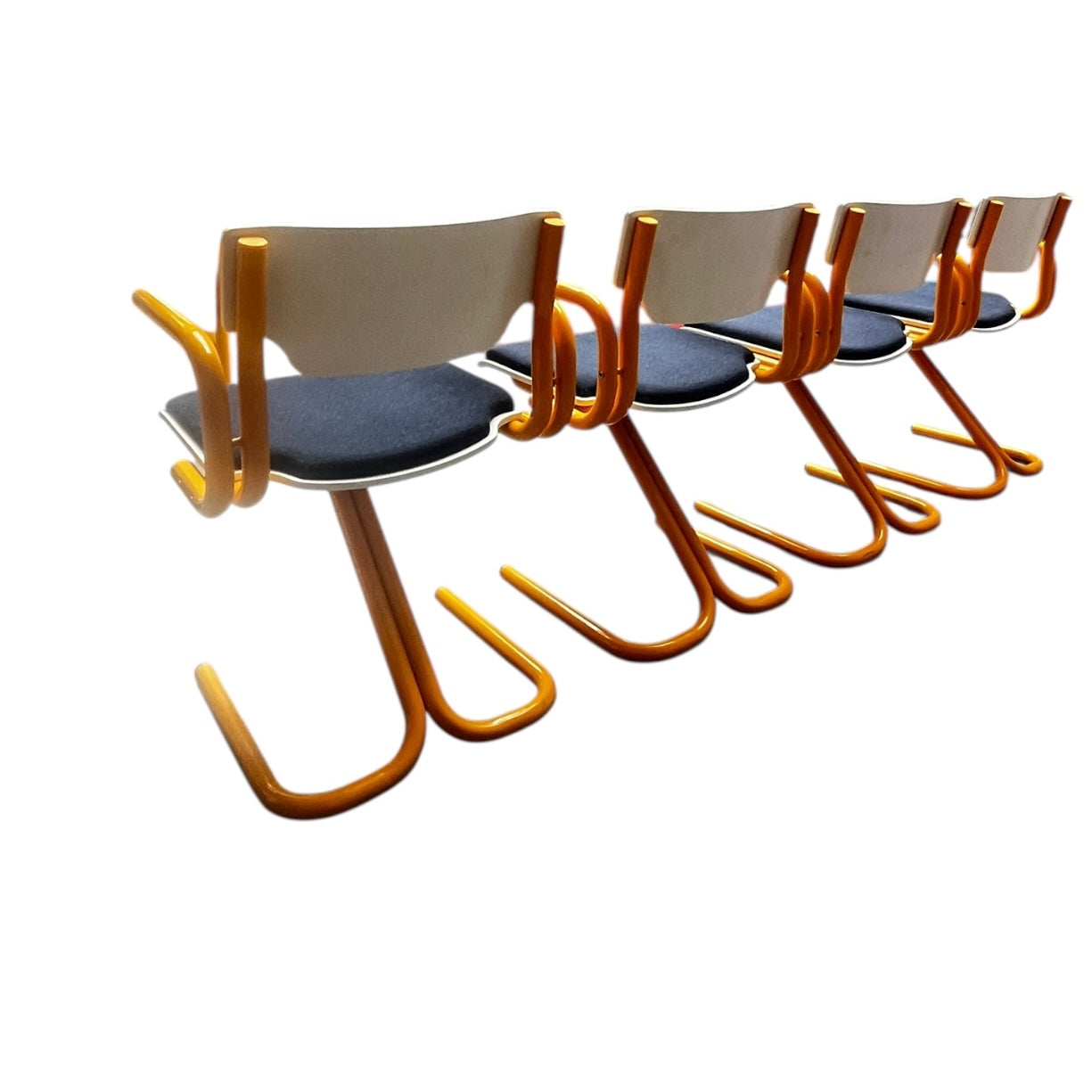 Set aus 4 Stühlen und Tisch