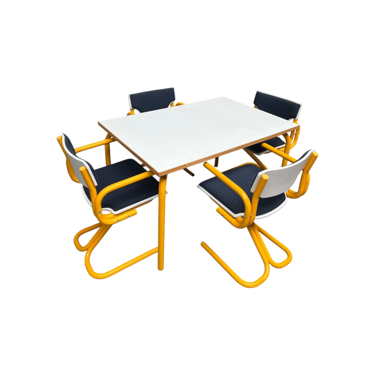 Set aus 4 Stühlen und Tisch
