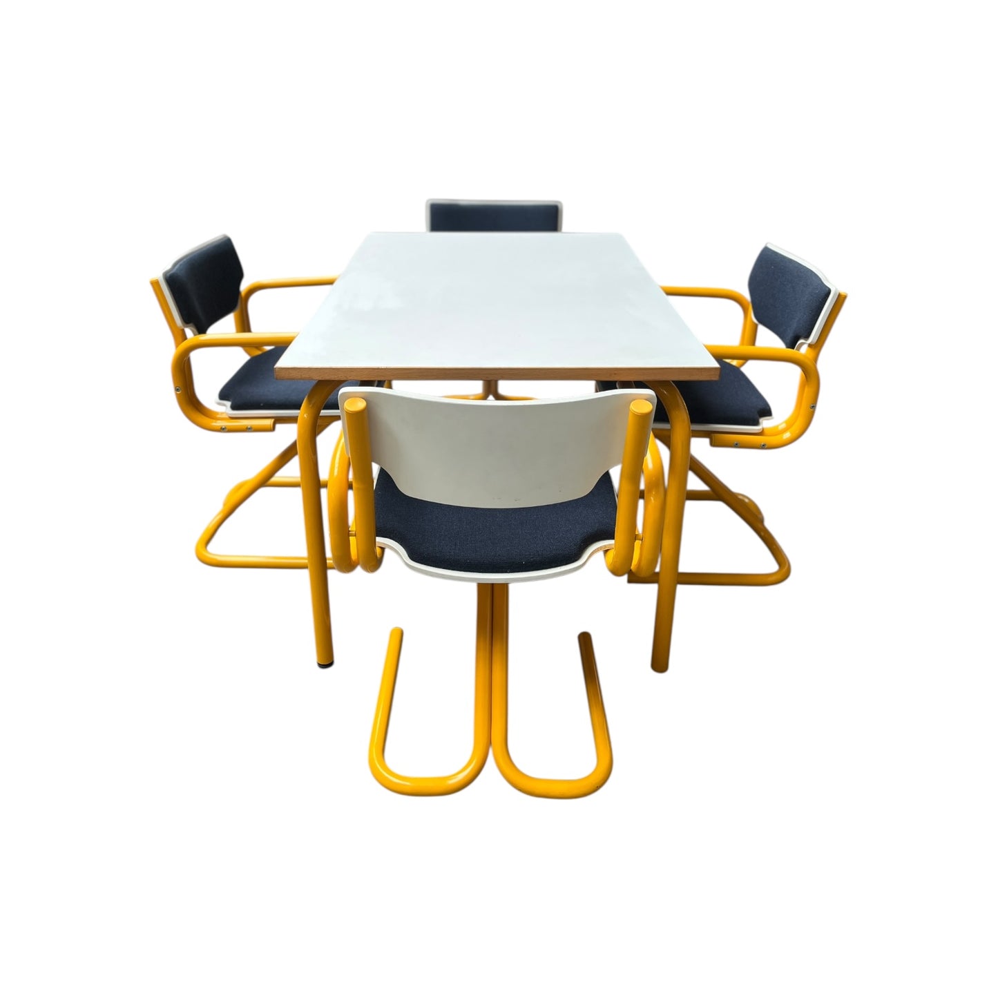 Set aus 4 Stühlen und Tisch