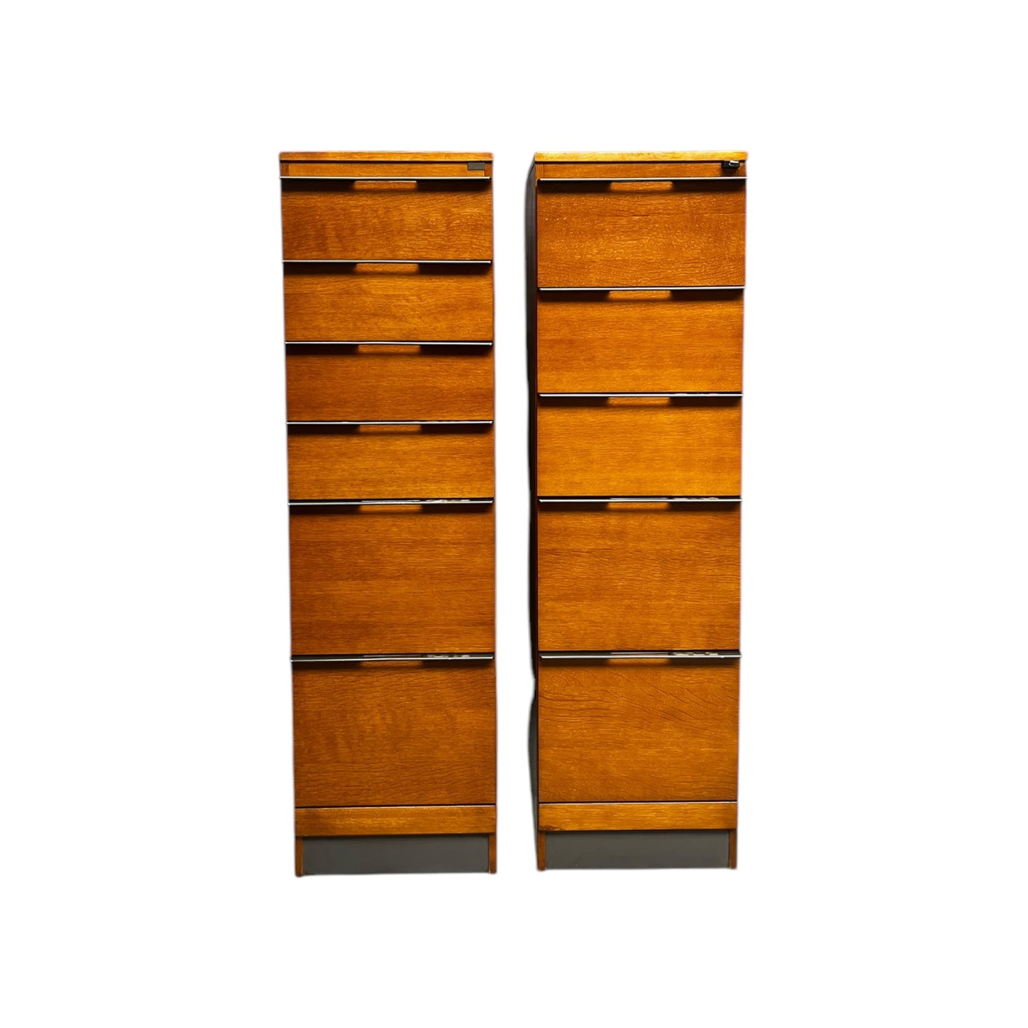 Zwei vintage Schränke