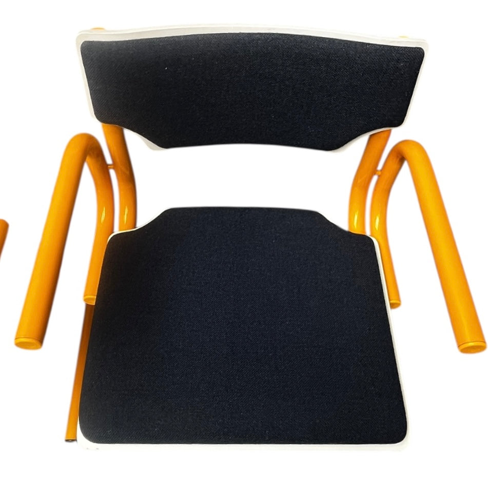 Set aus 4 Stühlen und Tisch