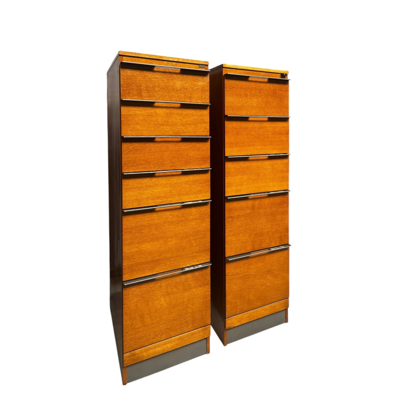 Zwei vintage Schränke