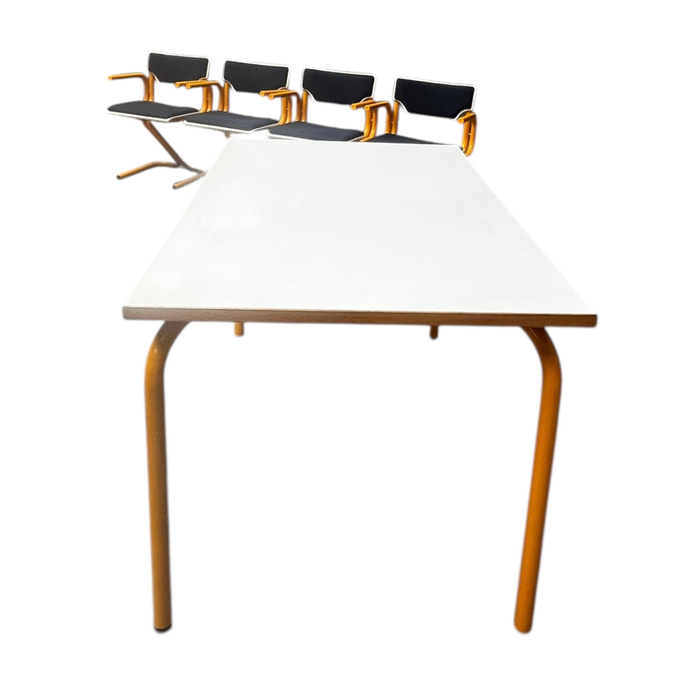 Set aus 4 Stühlen und Tisch