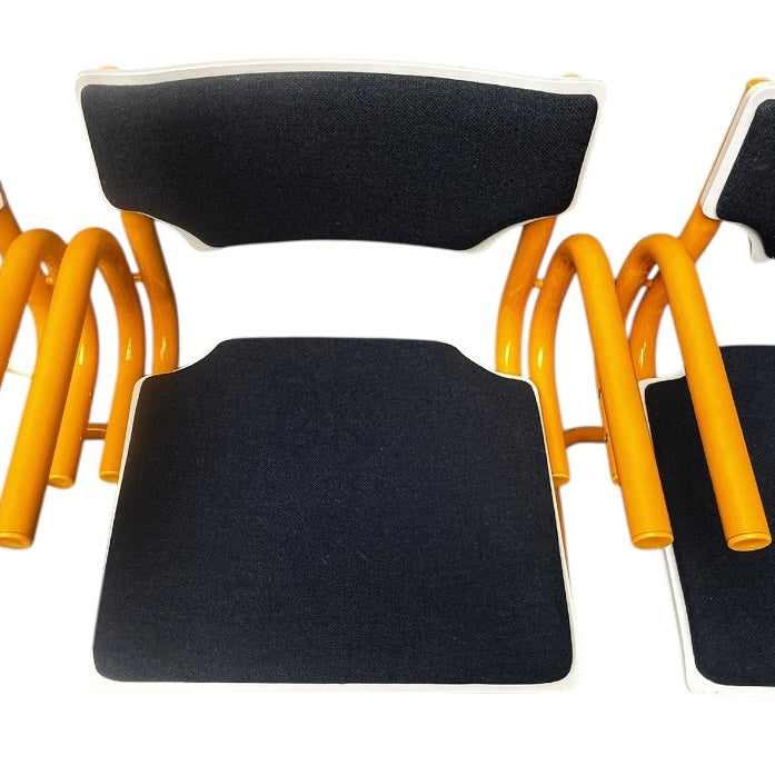 Set aus 4 Stühlen und Tisch